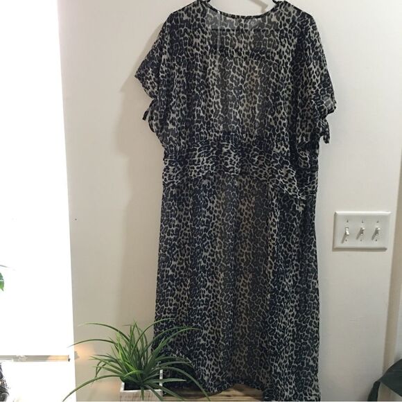 Gorgeous Plus Size Black & Tan Sheer Flowing Maxi Kimono - Picture 5 of 7